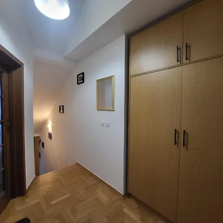 Kochanowskiego 12 Apartment